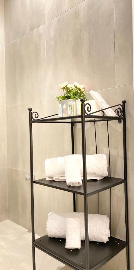 Spacious New 2 Bedroom Apt-in Amazing Location B9