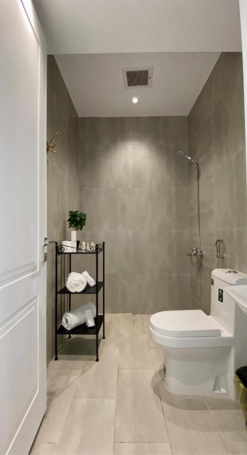 Apartment Spacious New 2 Bedroom Apt-in Amazing Location B9