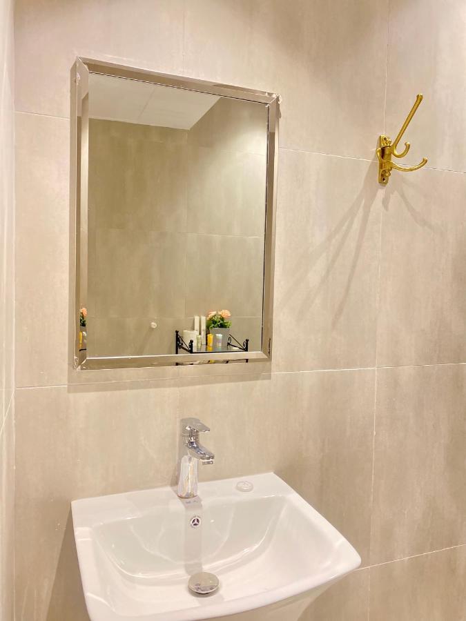 Spacious New 2 Bedroom Apt-in Amazing Location B9 Apartment *